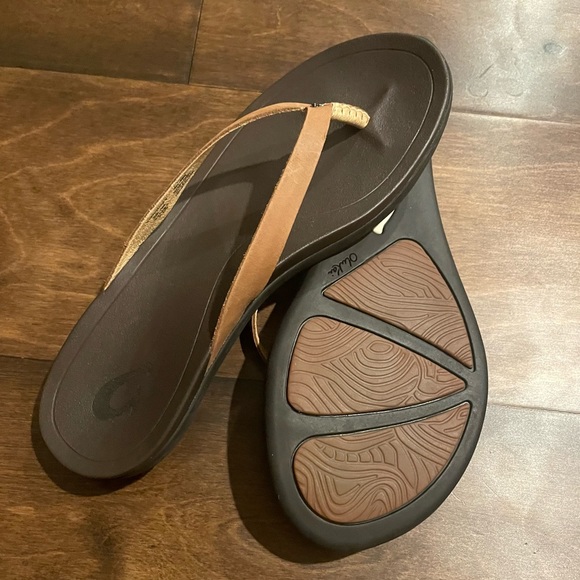 Olukai - Ho'opio Leather Flipflops NWOT - Picture 8 of 13
